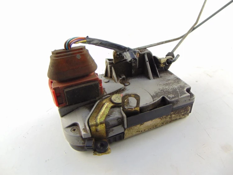 ZAMEK DRZWI PRAWY PRZÓD PEUGEOT 206 (1998-2002) 1.6 16V