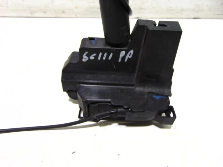 ZAMEK DRZWI PRAWY PRZÓD RENAULT SCENIC III (2009-2013)