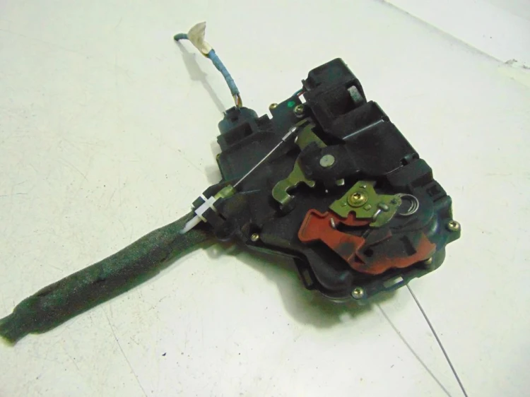ZAMEK DRZWI LEWY PRZÓD AUDI TT (1998 - 2006) 1.8 TURBO