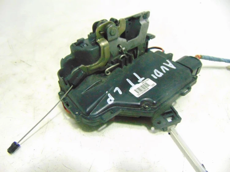 ZAMEK DRZWI LEWY PRZÓD AUDI TT (1998 - 2006) 1.8 TURBO