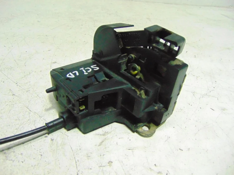ZAMEK DRZWI LEWY PRZÓD RENAULT SCENIC I LIFT (1999-2003) 1.9 DCI