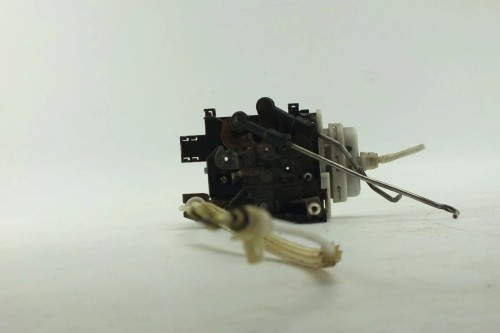 ZAMEK DRZWI PRAWY PRZÓD AUDI A6 C4 4A1837016