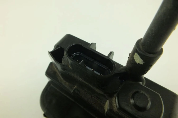 ZAMEK DRZWI PRAWY TYŁ NISSAN PRIMERA P12 1.8 16V