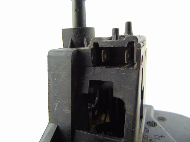 ZAMEK DRZWI LEWY PRZÓD RENAULT MEGANE I LIFT (1999-2002) 1.6 16V