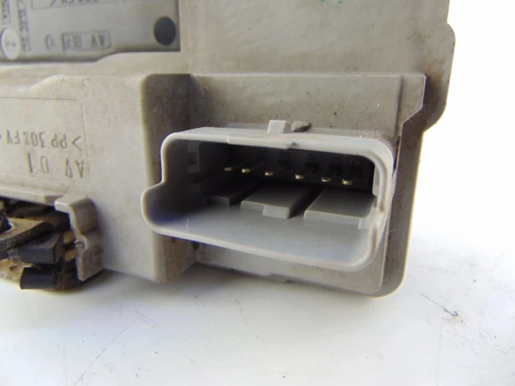 ZAMEK DRZWI PRAWY PRZÓD PEUGEOT 206 (1998-2002) 1.4 8V