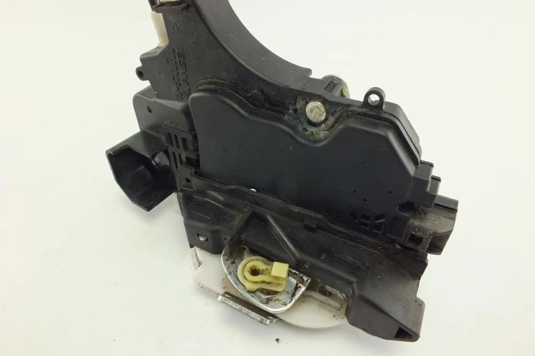 ZAMEK DRZWI PRAWY PRZÓD MITSUBISHI COLT Z30 LIFT (2008-2012) 1.1 75km