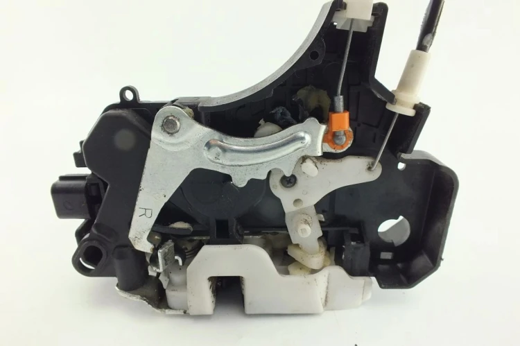 ZAMEK DRZWI PRAWY PRZÓD MITSUBISHI COLT Z30 LIFT (2008-2012) 1.1 75km