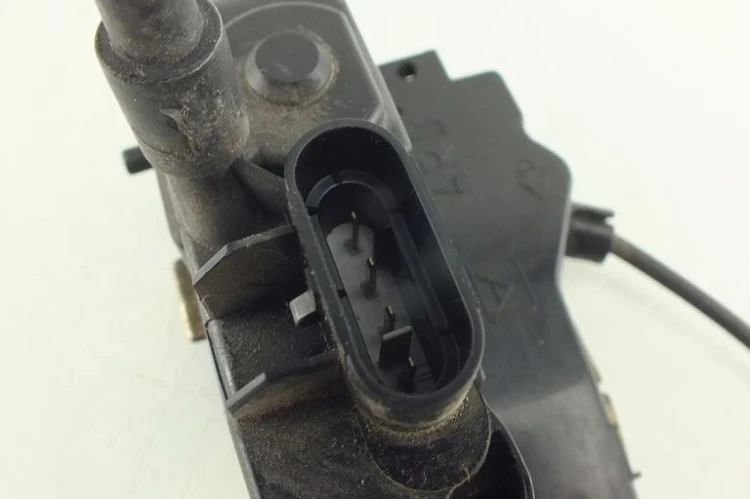 ZAMEK DRZWI PRAWY TYŁ NISSAN PRIMERA P12 1.9 DCI
