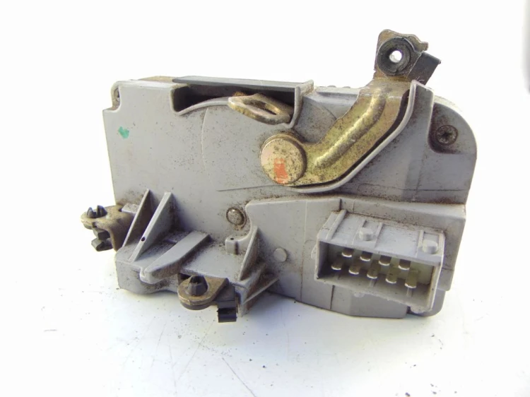 ZAMEK DRZWI PRAWY PRZÓD PEUGEOT 206 (1998-2002) 1.4 HDI