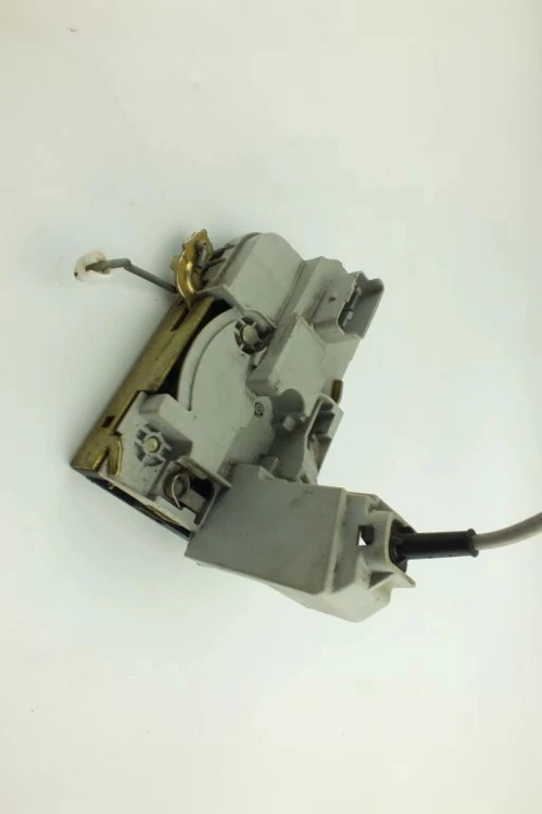 ZAMEK DRZWI PRAWY PRZÓD PEUGEOT 307 (2001-2005) 1.6 16V