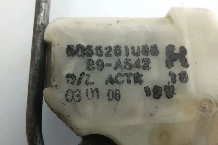 ZAMEK DRZWI PRAWY PRZÓD NISSAN ALMERA N16(2000-2006) 1.8 16V