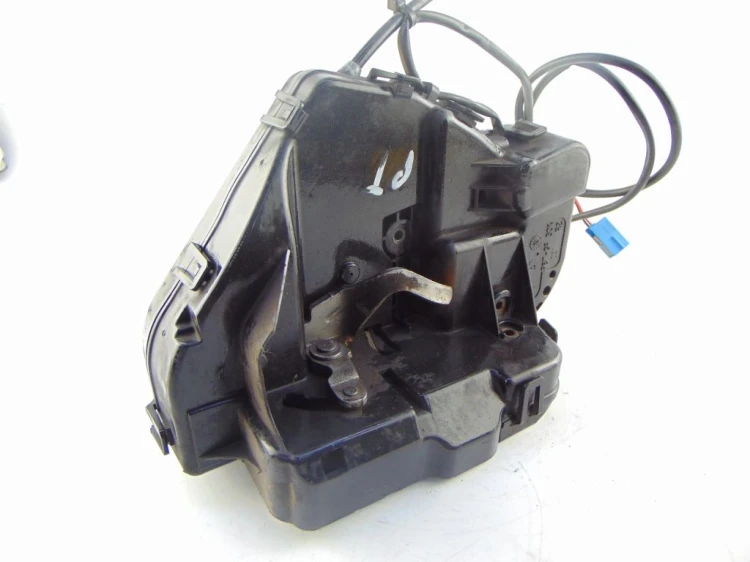 ZAMEK DRZWI PRAWY TYŁ MERCEDES E W211 LIFT (2006-2009) 2.2 CDI 2117300635Q1