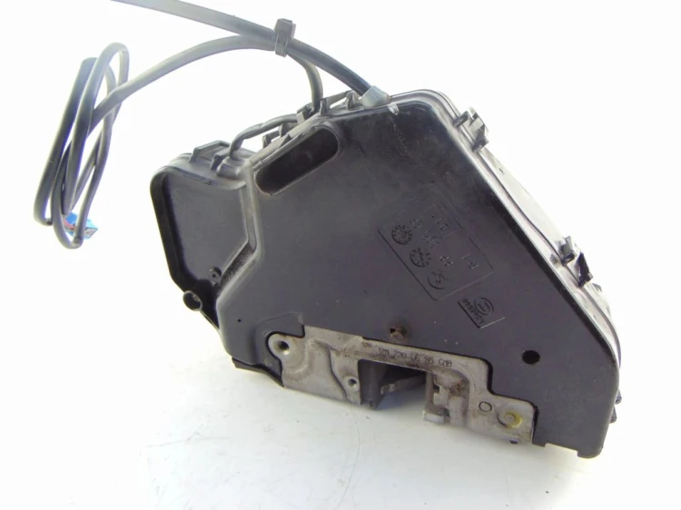 ZAMEK DRZWI PRAWY TYŁ MERCEDES E W211 LIFT (2006-2009) 2.2 CDI 2117300635Q1