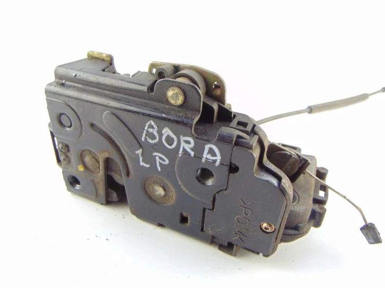 ZAMEK DRZWI LEWY PRZÓD VOLKSWAGEN BORA (1998-2005) 1.6