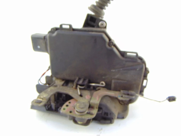 ZAMEK DRZWI LEWY PRZÓD VOLKSWAGEN BORA (1998-2005) 1.6