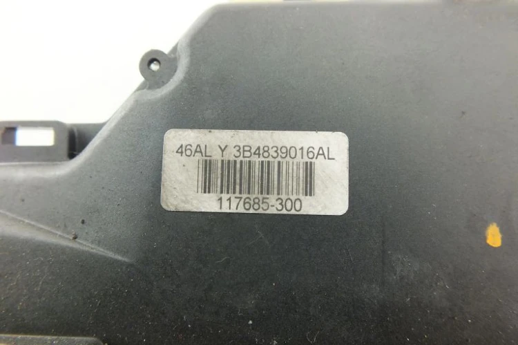 ZAMEK DRZWI PRAWY TYŁ VOLKSWAGEN BORA (1998-2005) 1.6
