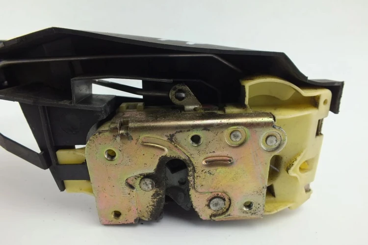 ZAMEK DRZWI PRAWY PRZÓD FORD FOCUS MK1 1.8 TDCI
