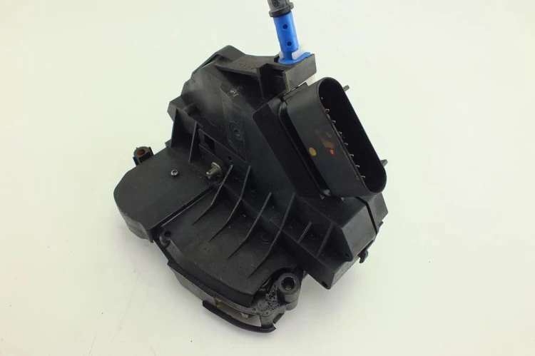 ZAMEK DRZWI PRAWY PRZÓD FORD FIESTA MK7 (2008-2017) 1.6L Zetec-S (115PS)