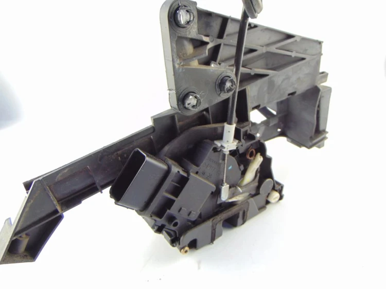 ZAMEK DRZWI PRAWY TYŁ FORD C-MAX (2003-2006) 2.0TDCI 3M5A R26412BM