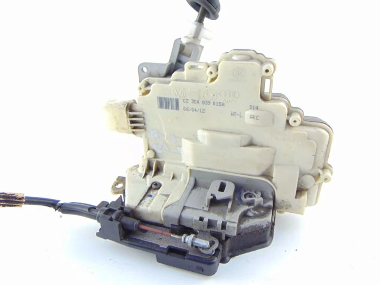 ZAMEK DRZWI LEWY TYŁ VOLKSWAGEN PASSAT B7 2.0 TDI 3C4839015A