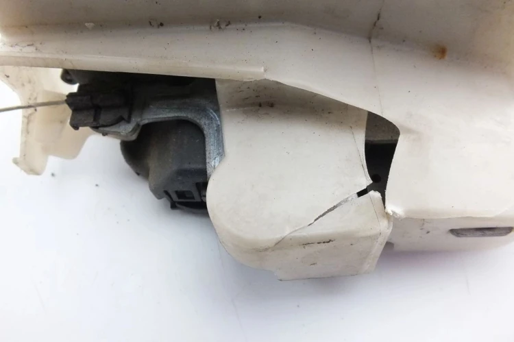 ZAMEK DRZWI PRAWY PRZÓD VOLKSWAGEN POLO IV LIFT (2005-2009) 1.2