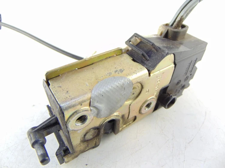ZAMEK DRZWI PRAWY PRZÓD CITROEN C4 I (2004-2008) 1.6 16V 9681331480