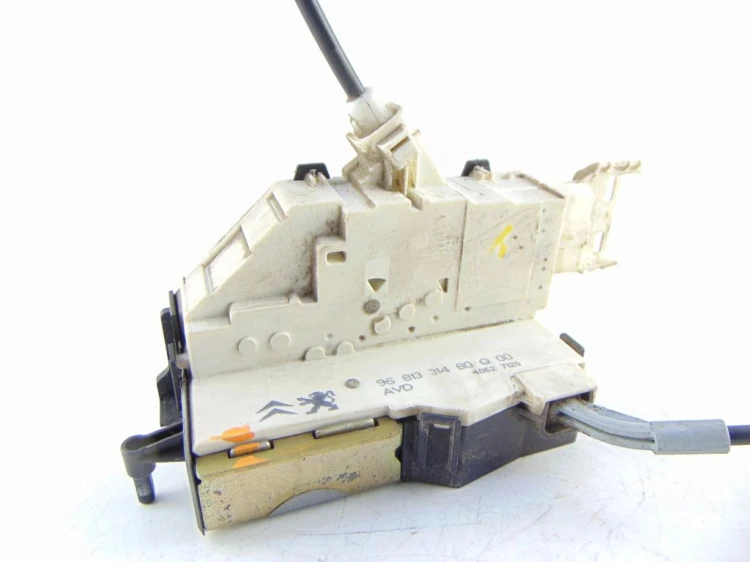 ZAMEK DRZWI PRAWY PRZÓD CITROEN C4 I (2004-2008) 1.6 16V 9681331480