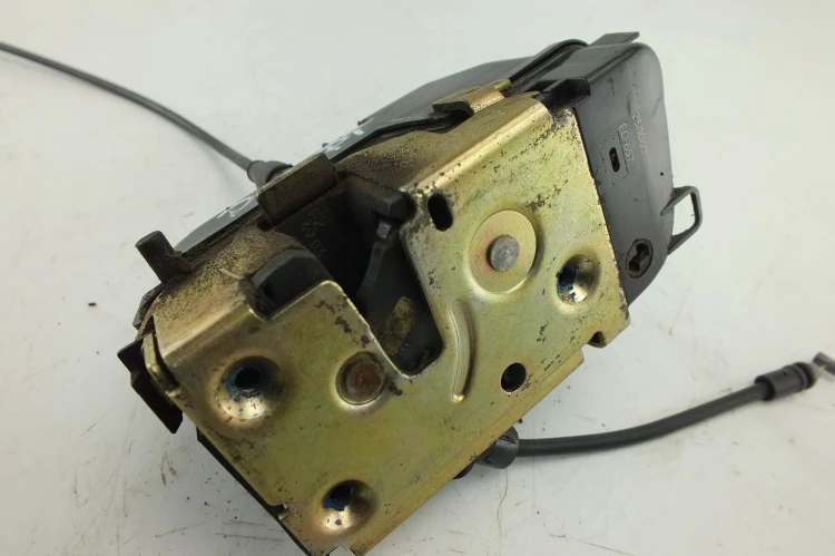 ZAMEK DRZWI PRAWY TYŁ NISSAN PRIMERA P12 1.8 16V
