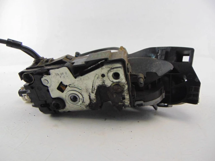 ZAMEK DRZWI LEWY PRZÓD PEUGEOT 207 (2006-2009)