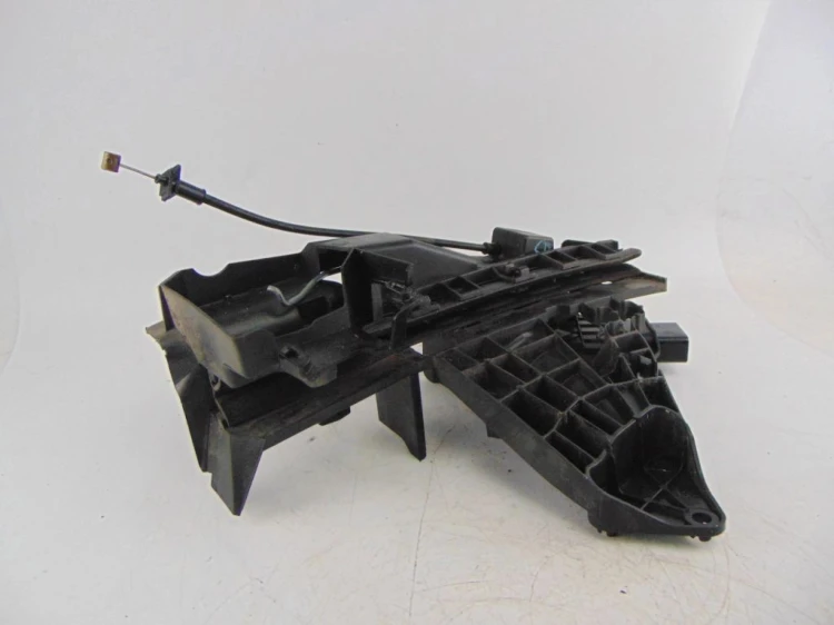 ZAMEK DRZWI PRAWY PRZÓD FORD FOCUS MK2 (2004-2011)