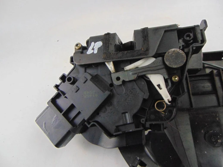 ZAMEK DRZWI PRAWY PRZÓD FORD FOCUS MK2 (2004-2011)