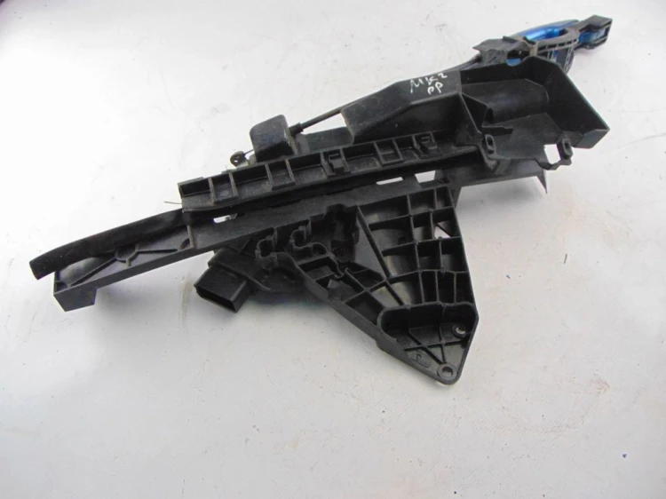ZAMEK DRZWI PRAWY PRZÓD FORD FOCUS MK2 (2004-2011) 2.0 TDCI