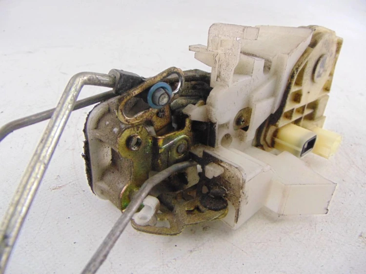 ZAMEK DRZWI LEWY PRZÓD HONDA JAZZ 1.4