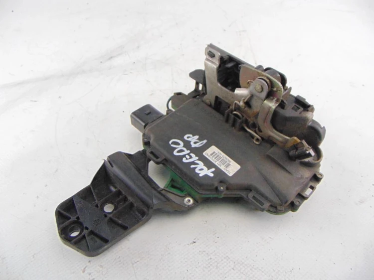 ZAMEK DRZWI PRAWY PRZÓD SEAT TOLEDO II 2.3 V5 10V 3B1837016AD