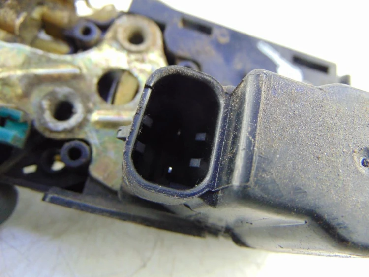 ZAMEK DRZWI PRAWY PRZÓD CHEVROLET KALOS 1.4 16V