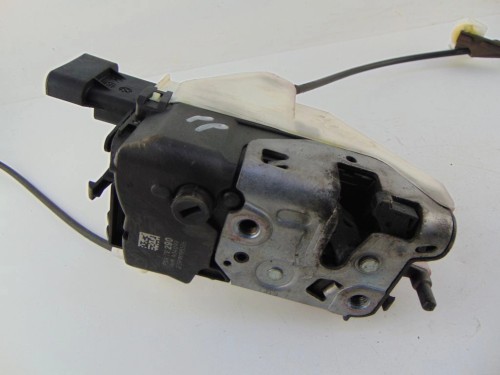 ZAMEK DRZWI PRAWY PRZÓD PEUGEOT 3008 1.6 THP