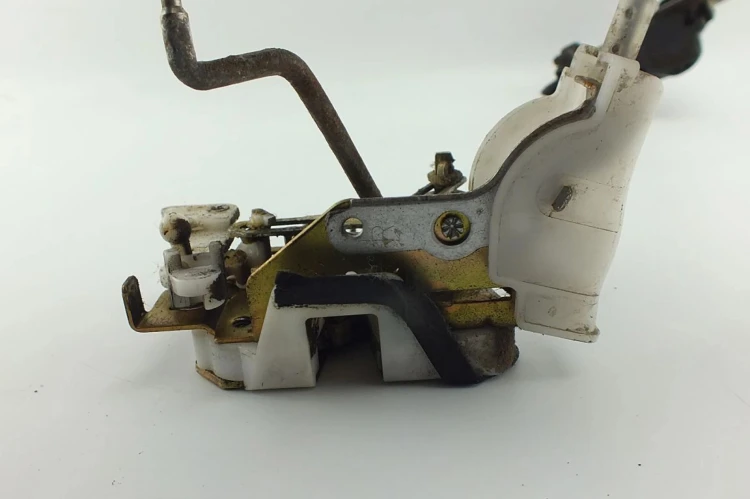 ZAMEK DRZWI PRAWY PRZÓD TOYOTA YARIS I (1999-2005) 1.0 16V