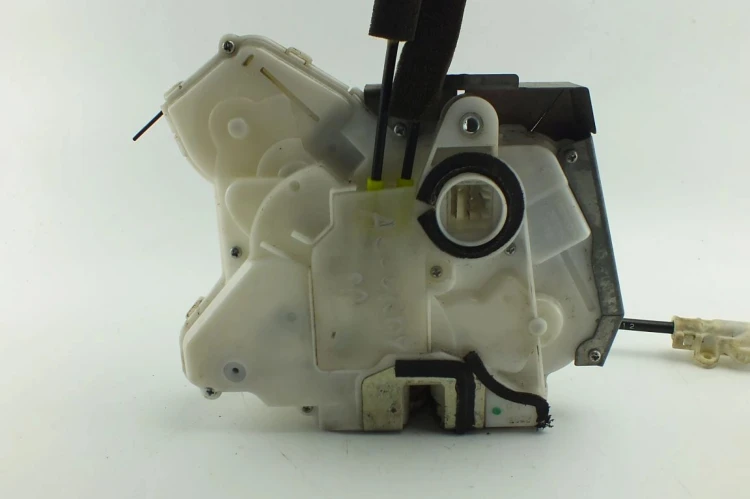 ZAMEK DRZWI PRAWY PRZÓD HONDA ACCORD VIII (2008-2010) 2.2 I-DTEC 180