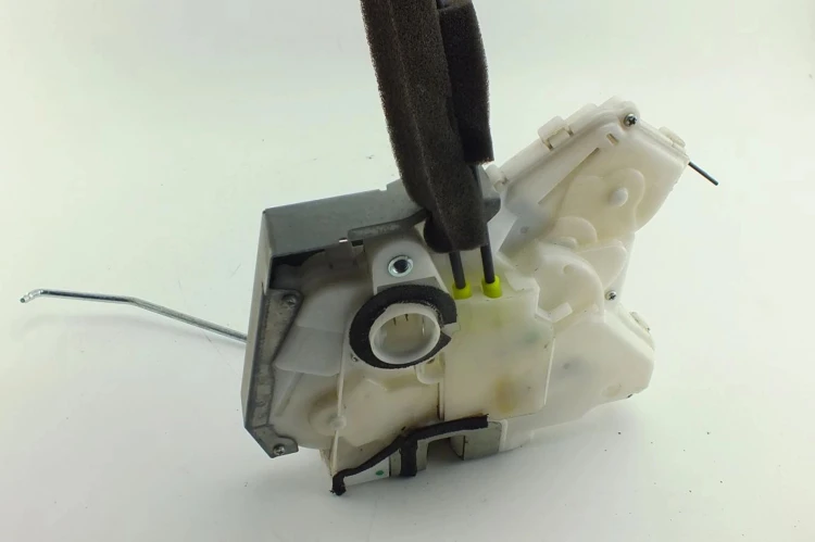 ZAMEK DRZWI LEWY PRZÓD HONDA ACCORD VIII (2008-2010) 2.2 I-DTEC 180