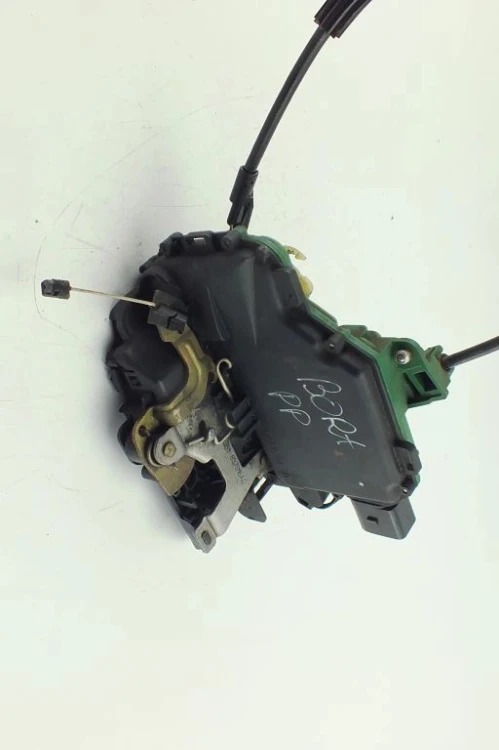 ZAMEK DRZWI PRAWY PRZÓD VOLKSWAGEN BORA (1998-2005) 2.0 8V