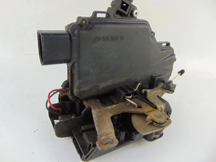 ZAMEK DRZWI LEWY PRZÓD VOLKSWAGEN GOLF IV 1.6 SR
