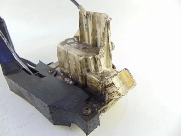 ZAMEK DRZWI PRAWY PRZÓD FORD FOCUS MK1 LIFT (2001 -2004) 1.8 TDCI 100HP