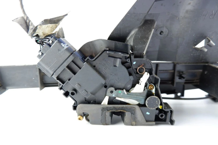 ZAMEK DRZWI PRAWY PRZÓD FORD C-MAX (2003-2006) 2.0TDCI 3M5A R21812AF