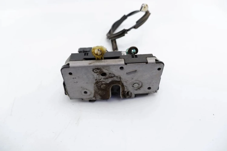 ZAMEK DRZWI PRAWY PRZÓD FIAT GRANDE PUNTO 55702904