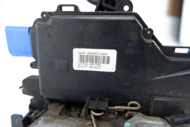 ZAMEK DRZWI LEWY PRZÓD SKODA FABIA II(2007-2014) 3B1837015AR