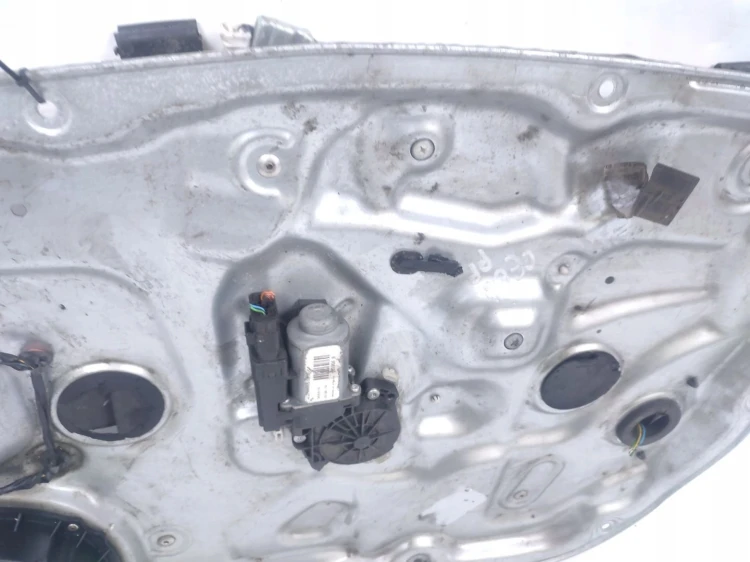 PODNOŚNIK SZYBY PRAWY PRZÓD KIA CEED I LIFT 1.6 CRDI 824801H130