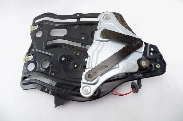 PODNOŚNIK SZYBY PRAWY TYŁ RENAULT MEGANE III (2008-2013) 1.4 TCE 827200018R