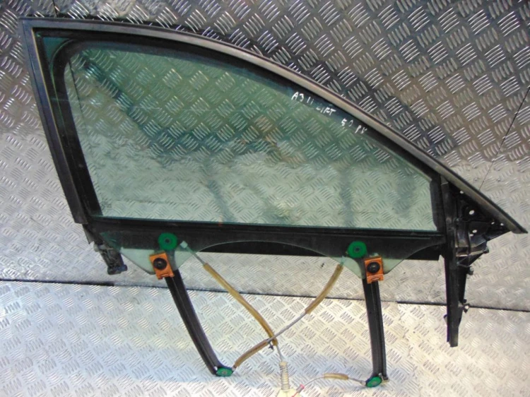 PODNOŚNIK SZYBY PRAWY PRZÓD AUDI A3 8P LIFT (2008-2013) 1.6 TDI 105 KM