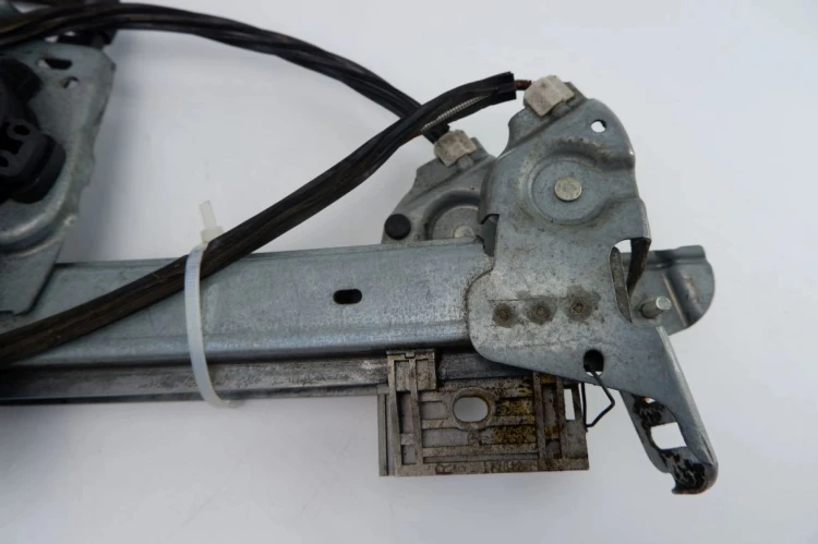 PODNOŚNIK SZYBY PRAWY PRZÓD RENAULT MEGANE II LIFT (2005-2008)