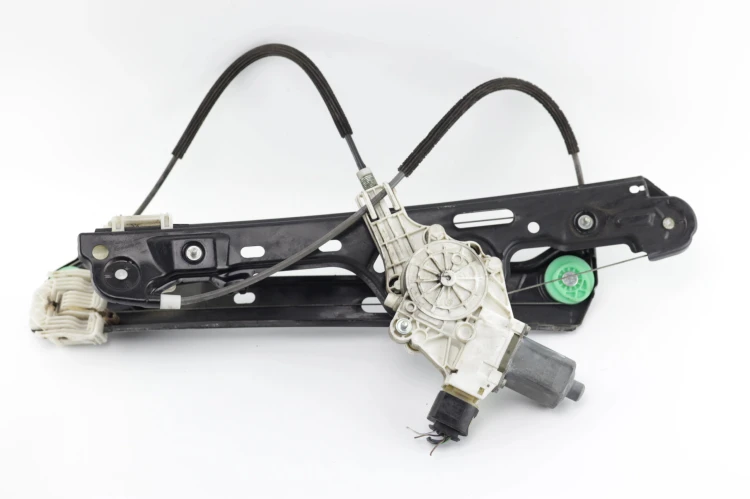 PODNOŚNIK SZYBY PRAWY PRZÓD BMW E87 LIFT 2.0D N47 7067796S